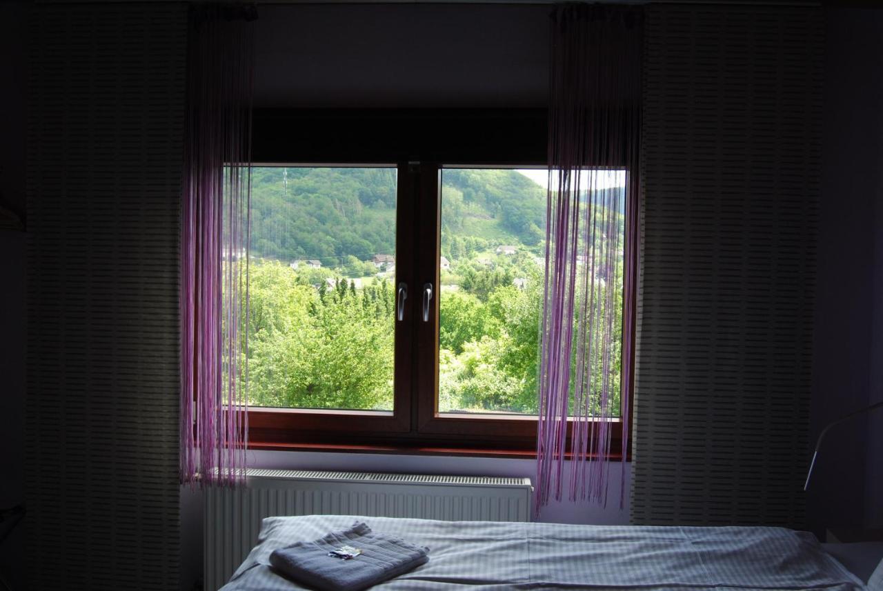 Hinter Den Spiegeln Hotel Heimbach Exterior photo
