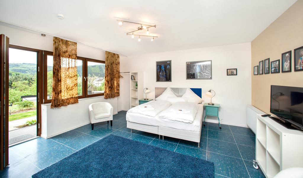 Hinter Den Spiegeln Hotel Heimbach Room photo